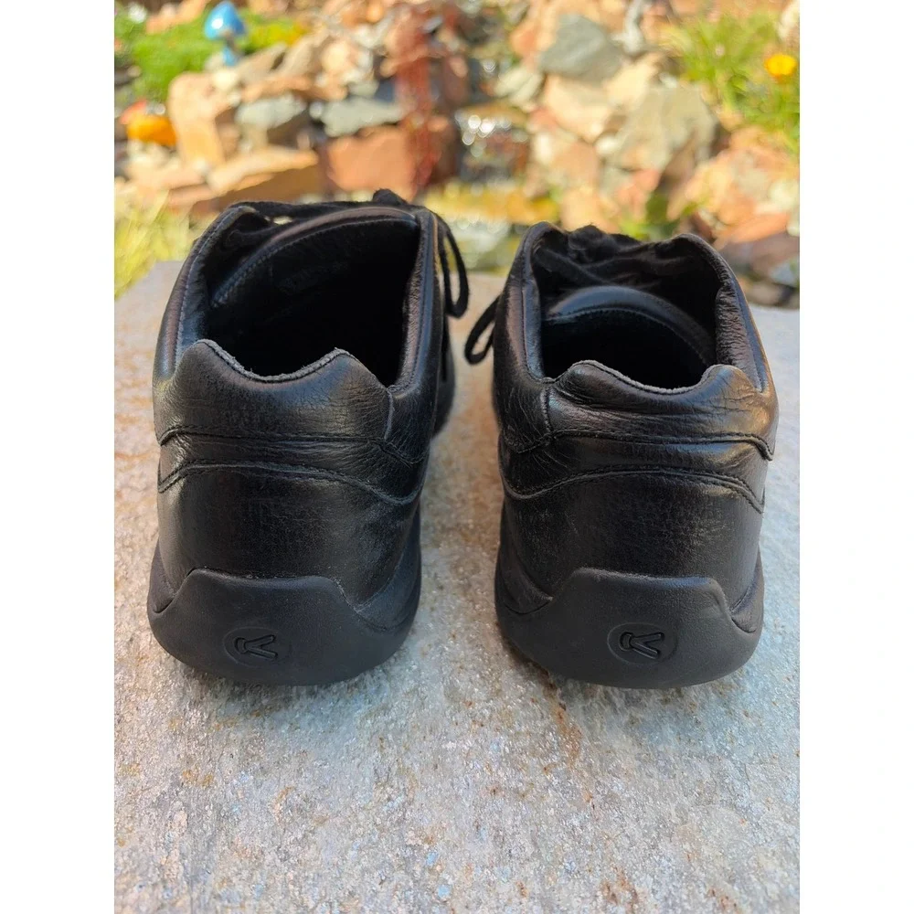 KEEN Briggs II Mens Black Leather Comfort Walking Shoes 1365-BKFG Size 8.5